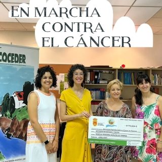 En marcha contra el cancer entrega cheque
