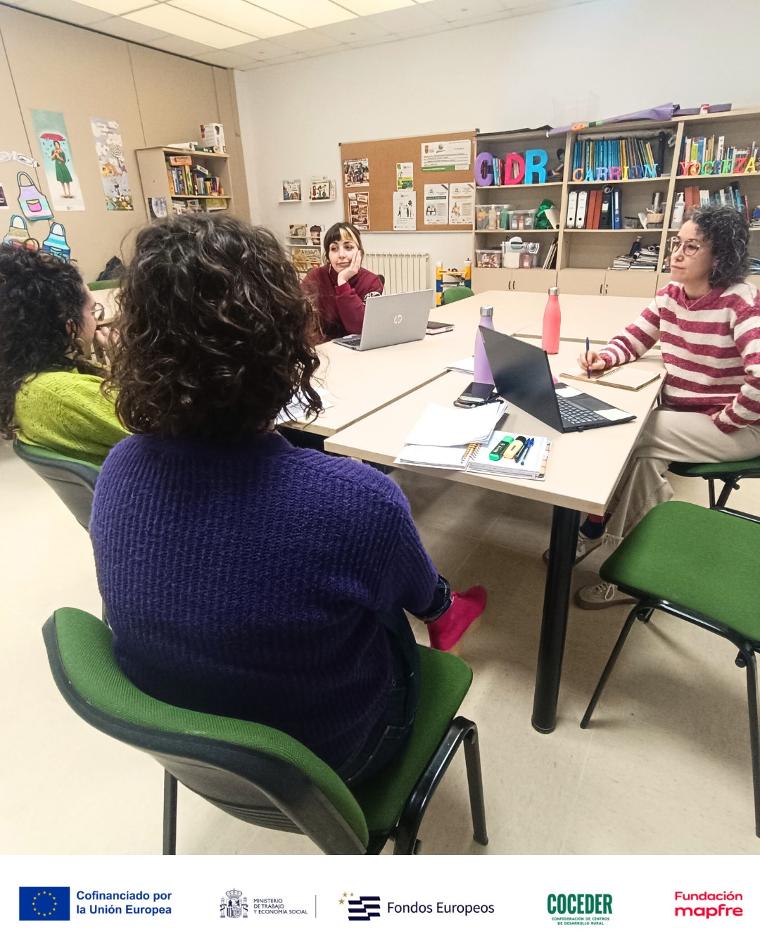 🌱 ¡Arrancamos #RuralVive! cuidado y conexión comunitaria
 
En el Centro de Desarrollo Rural Carrión y Ucieza comenzamos una nueva etapa con RuralVive, un proyecto que apuesta por el cuidado de las personas y la conexión comunitaria 🤝
 
Nuestro objetivo es claro:
💚 Impulsar servicios de apoyo y cuidado en el entorno rural
💚 Favorecer la igualdad de oportunidades
💚 Garantizar el acceso a recursos para personas vulnerables
💚 Promover la autonomía, los derechos y la permanencia en nuestros pueblos
 
Creemos en un modelo basado en lo más importante: las personas, las familias y la comunidad 🌾
 
📍 Lo desarrollaremos en las localidades donde trabajamos, fortaleciendo redes y generando oportunidades reales en el territorio.
✨ ¡Esto solo acaba de empezar!
💬 ¿Te gustaría participar o conocer más? ¡Te leemos!

Este programa impulsado por @coceder_rural  se enmarca en el Programa FSE+ de Inclusión Social, Garantía Infantil y Lucha contra la Pobreza y está cofinanciado por la Unión Europea y la @fmapfre , a través de la convocatoria Ayudas +Rural 2025.

#EuropaSeSiente  #AyudasMasRural #coceder #cdrcarriónyucieza 

@comisioneuropea · @eu_civilsociety · trabajogob